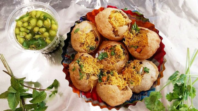Kangana Ranaut - Pani puri